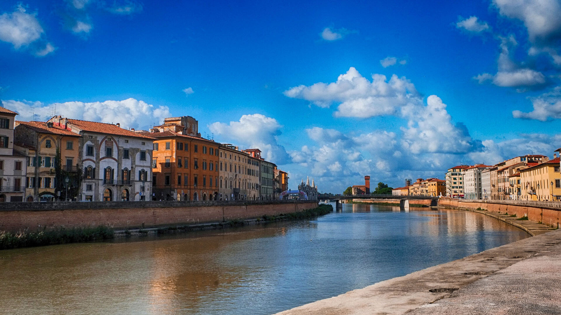 Just italy. Река Арно Пиза. Река в Пизе. Река Арно в Пизе фото.